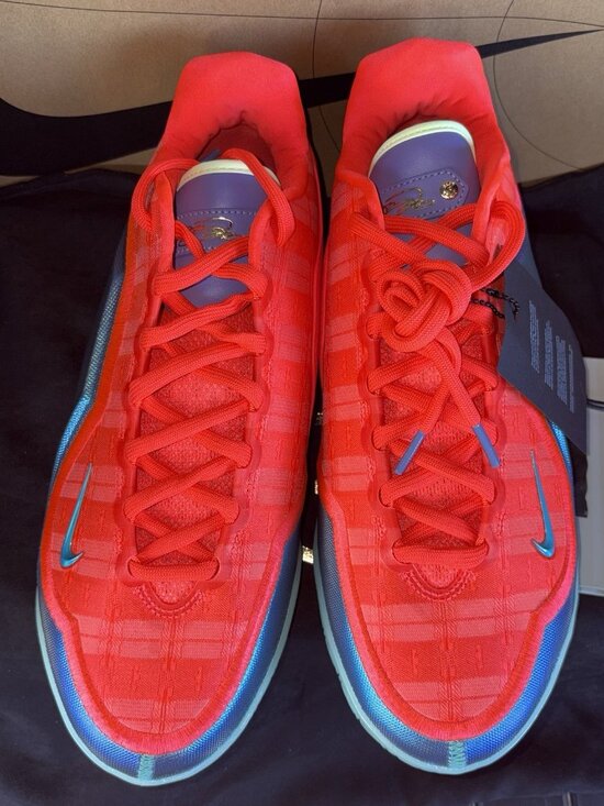 NEW Nike Lebron 23 \'Stocking Stuffer\' Red Metallic Green IH1513-600 Size 11 main image 4